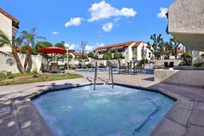 Fullerton apartment for rent - A hot tub sits in the middle of a patio.