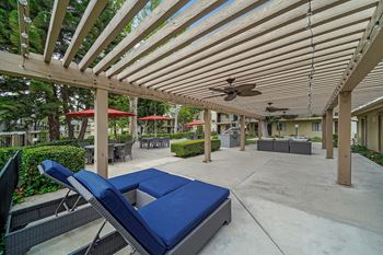 Heritage plaza bbq/patio area