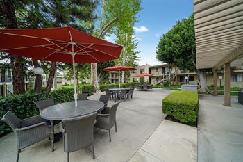 Heritage plaza bbq/patio area