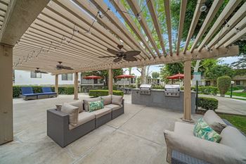 Heritage plaza bbq/patio area