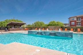 El Paso apartment for rent - sparkiling pool