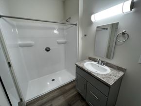 Bloomington apartment for rent - Bathroom