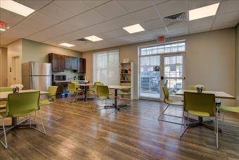 Jacksonville apartment for rent - A room with a kitchenette and a dining table with chairs.