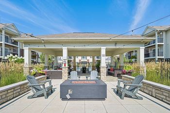 Fire pit lounge