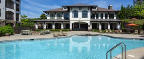 Birmingham apartment for rent - Pool and Sundeck at 4700 Colonnade Apartments in Birmingham, AL
