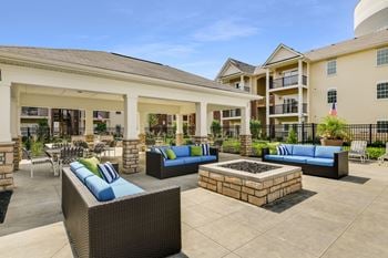 Fire pit lounge