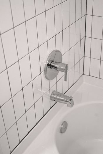 Tile surround showers/tubs