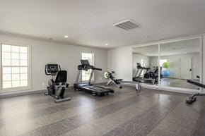 Florence apartment for rent - A spacious home gym with a variety of exercise equipment.