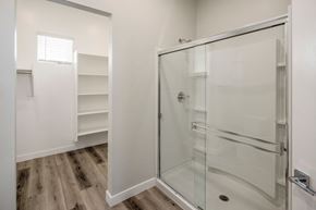 Phoenix apartment for rent - Walk in showers at LINQ at South Mountain, Arizona