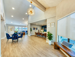 Phoenix apartment for rent - Elegant Leasing Office with High Ceilings and Comfy Seating Opportunities at Enclave at Paradise Valley, Phoenix, 85032