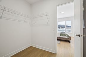 Mont-Tremblant apartment for rent - A white bedroom with a bed and a window.