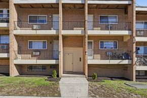 Philadelphia apartment for rent - Apartment building with a small front yard and a walkway leading to the entrance.