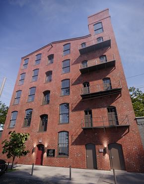 Philadelphia apartment for rent - 3475 Collins St  Front Entry