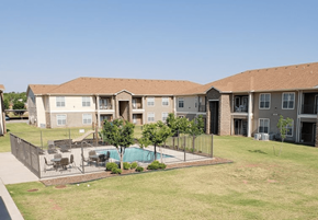 Sweetwater apartment for rent - Apartment complex with a pool in the middle.