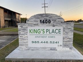 Thibodaux apartment for rent - Monument sign at Kings Place Apartment Homes, Thibodaux, Louisiana