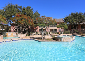 San Antonio apartment for rent - brandon-oaks-pool