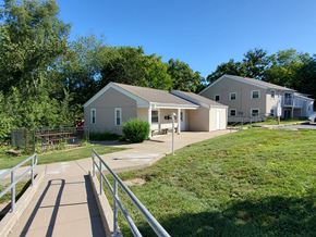 Matherville apartment for rent - Lake Matherville Manor Exterior