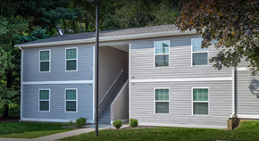 Colon apartment for rent - Apartment building with sidewalk and grass