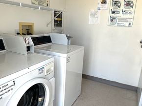 Spring Hill apartment for rent - a washing machine and a microwave in a laundry room