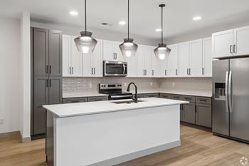 Kitchen island & peninsula seating