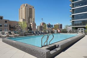 Chicago apartment for rent - a swimming pool on top of a building