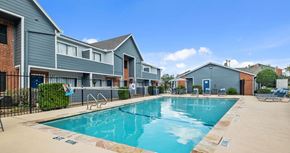 Tyler apartment for rent - a large swimming pool