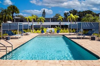 2 Sparkling pools