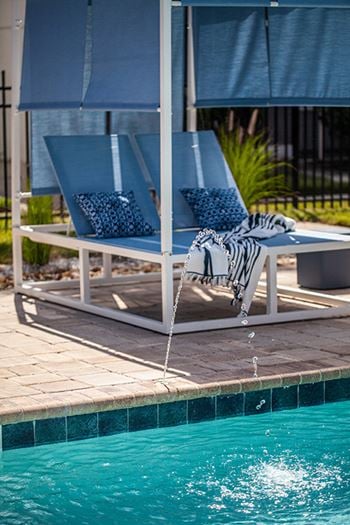 2 Sparkling pools
