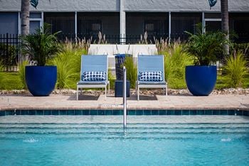 2 Sparkling pools