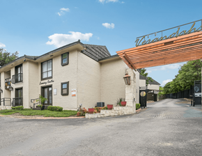 Dallas apartment for rent - Leasing Office at The Verandahs East Dallas Collection