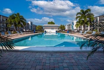 2 Sparkling pools