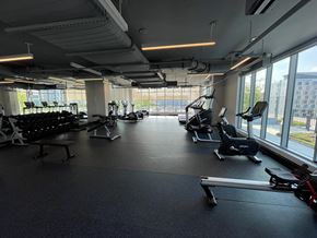 Washington apartment for rent - a gym with exercise equipment and windows in a building