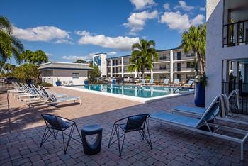 2 Sparkling pools