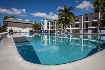 2 Sparkling pools