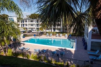 2 Sparkling pools