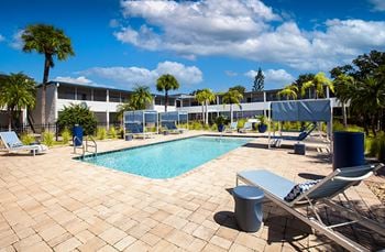 2 Sparkling pools