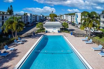 2 Sparkling pools