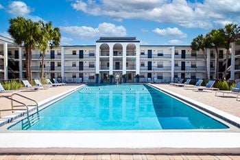 2 Sparkling pools