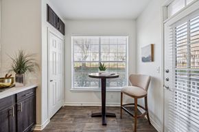 Plano apartment for rent - A dining room with a table and chairs.