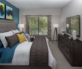 Atlanta apartment for rent - a bedroom with a large bed and a window