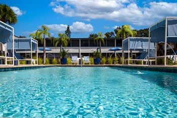 2 Sparkling pools