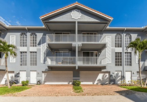 Ft. Myers apartment for rent - Attached garages in select units
