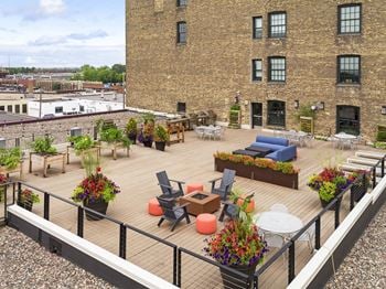 Rooftop sun deck with community garden