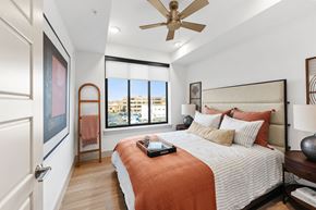 North Kansas City apartment for rent - A bedroom with a large bed and a ceiling fan.