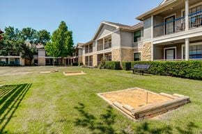 Dallas apartment for rent - The Oaks at Hampton Apartments