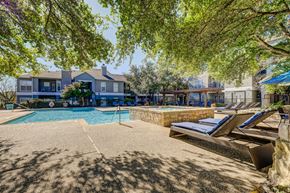 San Antonio apartment for rent - Pool with poolside loungers, Grilling area, and cabanas