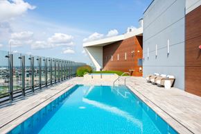 Chicago apartment for rent - a swimming pool on the top of a building at Eleven40, Chicago, IL, 60605
