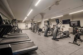 Chicago apartment for rent - A gym with treadmills, elliptical machines, and other cardio equipment.