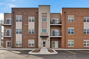 New Lenox apartment for rent - Lincoln Station Apartments
