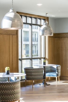 Charleston apartment for rent - A dining area with a round table and chairs.